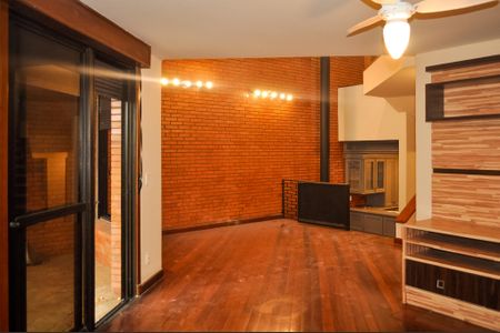 Casa de condomínio à venda com 365m², 3 quartos e 4 vagasSala