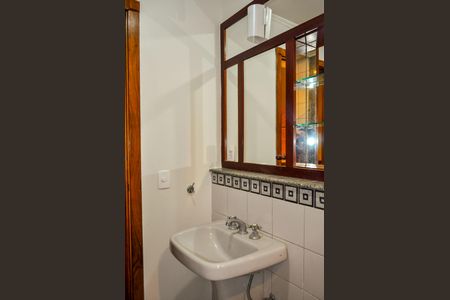 Casa de condomínio à venda com 365m², 3 quartos e 4 vagasBanheiro