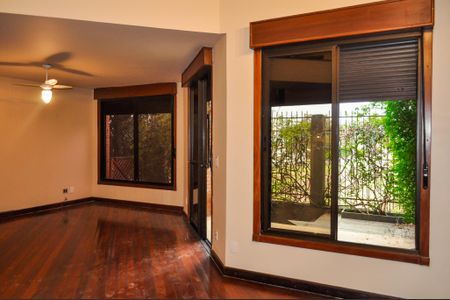 Casa de condomínio à venda com 365m², 3 quartos e 4 vagasSala