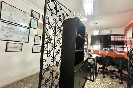 Casa à venda com 140m², 2 quartos e 1 vaga Casa à venda com 140m², 2 quartos e 1 vagaSala