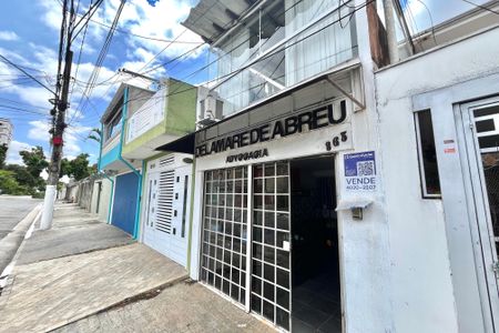 Casa à venda com 140m², 2 quartos e 1 vaga Casa à venda com 140m², 2 quartos e 1 vagaFachada