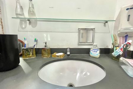 Casa à venda com 140m², 2 quartos e 1 vaga Casa à venda com 140m², 2 quartos e 1 vagaBanheiro