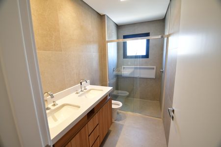 Casa de condomínio à venda com 230m², 3 quartos e 4 vagasBanheiro Suíte