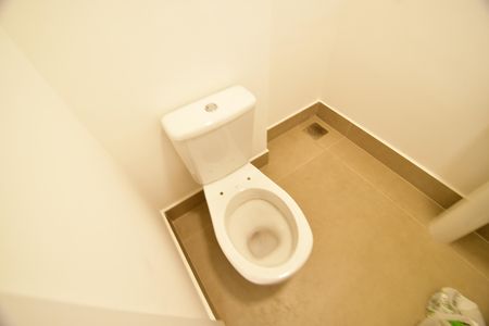 Casa de condomínio à venda com 230m², 3 quartos e 4 vagasBanheiro de serviço