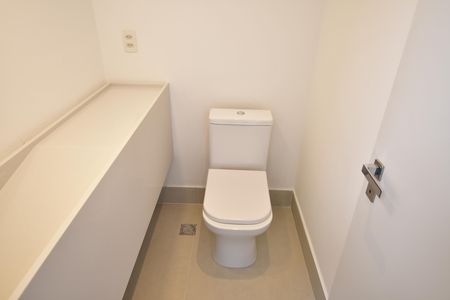 Casa de condomínio à venda com 230m², 3 quartos e 4 vagasLavabo