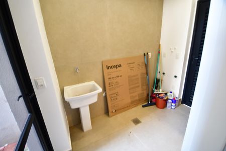 Casa de condomínio à venda com 230m², 3 quartos e 4 vagasÁrea de Serviço