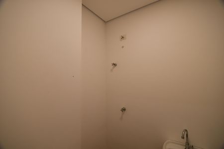 Casa de condomínio à venda com 230m², 3 quartos e 4 vagasBanheiro de serviço