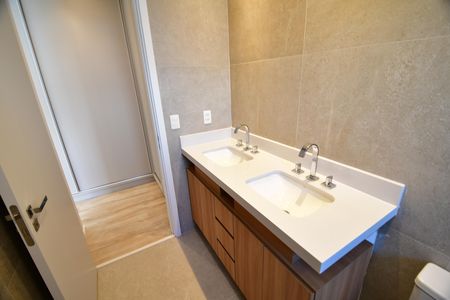 Casa de condomínio à venda com 230m², 3 quartos e 4 vagasBanheiro Suíte