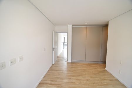 Casa de condomínio à venda com 230m², 3 quartos e 4 vagas Suíte