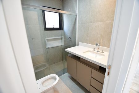 Casa de condomínio à venda com 230m², 3 quartos e 4 vagasBanheiro Suíte 2
