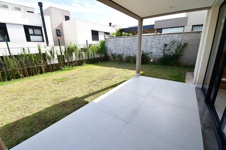 Casa de condomínio à venda com 230m², 3 quartos e 4 vagasVaranda da Sala / Jardim