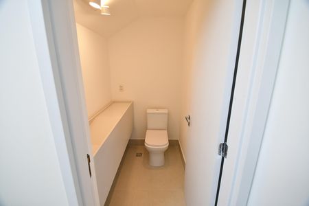 Casa de condomínio à venda com 230m², 3 quartos e 4 vagasLavabo