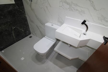 Casa à venda com 185m², 3 quartos e 2 vagasQuarto 2 - Banheiro