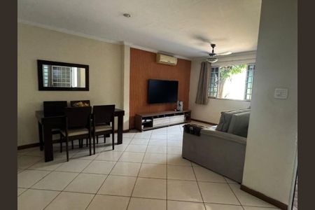 Casa para alugar com 200m², 3 quartos e 2 vagas Casa para alugar com 200m², 3 quartos e 2 vagasSala