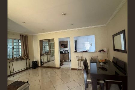 Casa para alugar com 200m², 3 quartos e 2 vagas Casa para alugar com 200m², 3 quartos e 2 vagasSala de Jantar