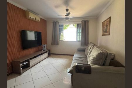 Casa para alugar com 200m², 3 quartos e 2 vagas Casa para alugar com 200m², 3 quartos e 2 vagasSala
