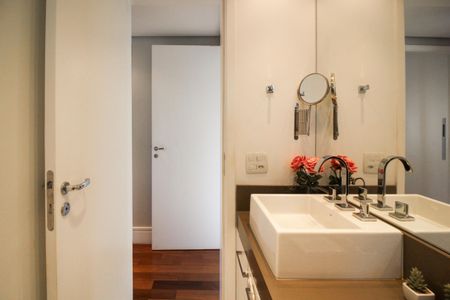 Apartamento à venda com 123m², 3 quartos e 2 vagasBanheiro Social