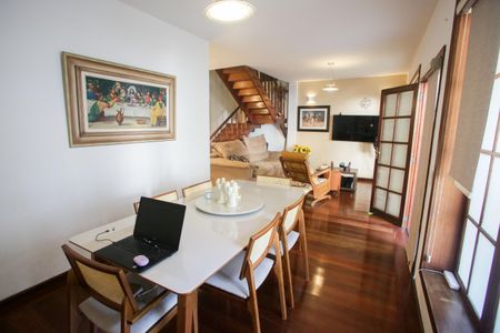 Casa de condomínio à venda com 360m², 6 quartos e 2 vagasSala de Jantar