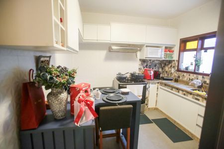 Casa de condomínio à venda com 360m², 6 quartos e 2 vagasCozinha