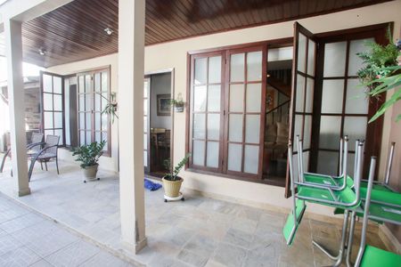 Casa de condomínio à venda com 360m², 6 quartos e 2 vagasVaranda de Frente