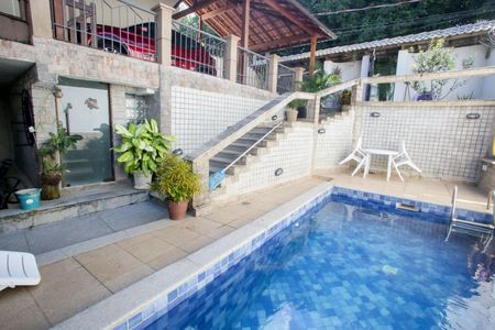 Casa de condomínio à venda com 360m², 6 quartos e 2 vagasPiscina