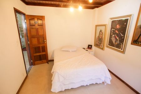 Casa de condomínio à venda com 360m², 6 quartos e 2 vagasQuarto 1