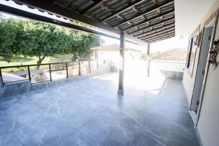 Casa de condomínio à venda com 360m², 6 quartos e 2 vagasVaranda de Frente da Sala de TV