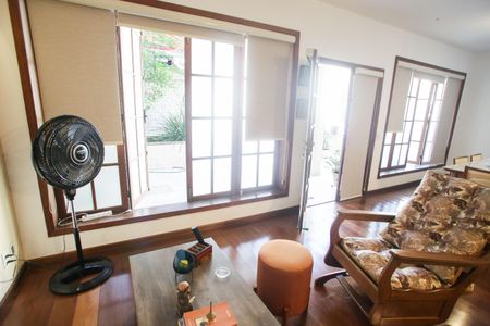 Casa de condomínio à venda com 360m², 6 quartos e 2 vagasSala de Estar