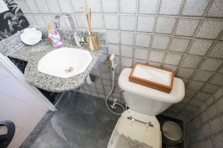 Casa de condomínio à venda com 360m², 6 quartos e 2 vagasLavabo da Sala de TV