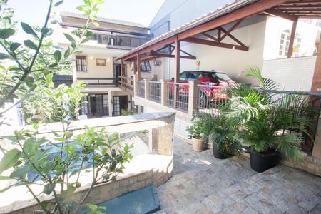 Casa de condomínio à venda com 360m², 6 quartos e 2 vagasFrente da casa
