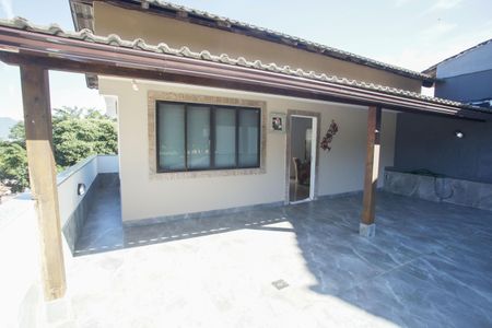 Casa de condomínio à venda com 360m², 6 quartos e 2 vagasVaranda de Frente da Sala de TV