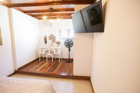 Casa de condomínio à venda com 360m², 6 quartos e 2 vagasQuarto 1