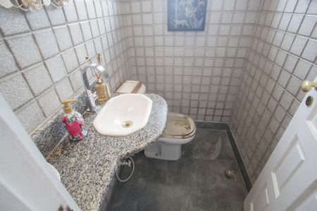 Casa de condomínio à venda com 360m², 6 quartos e 2 vagasLavabo da Área de TV