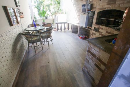 Casa de condomínio à venda com 360m², 6 quartos e 2 vagasChurrasqueira