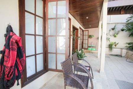 Casa de condomínio à venda com 360m², 6 quartos e 2 vagasVaranda de Frente