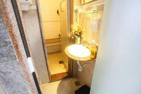 Casa de condomínio à venda com 360m², 6 quartos e 2 vagasSauna