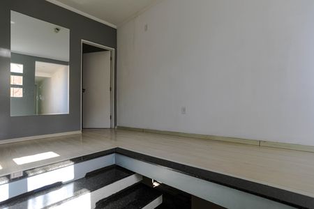 Casa para alugar com 75m², 3 quartos e 3 vagasEscada