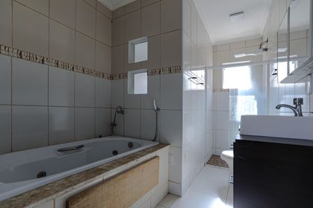 Casa para alugar com 75m², 3 quartos e 3 vagasBanheiro Suíte