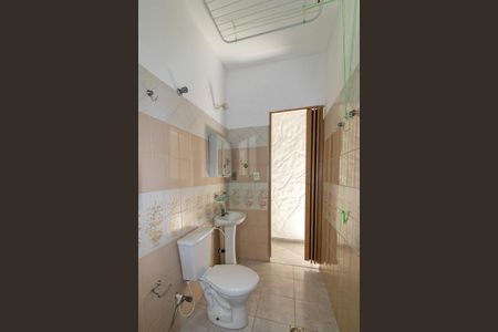 Casa de condomínio à venda com 208m², 4 quartos e 2 vagasBanheiro de Serviço