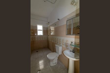 Casa de condomínio à venda com 208m², 4 quartos e 2 vagasBanheiro de Serviço