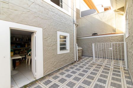 Casa de condomínio à venda com 208m², 4 quartos e 2 vagasQuintal