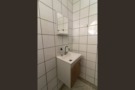 Casa de condomínio à venda com 208m², 4 quartos e 2 vagasLavabo