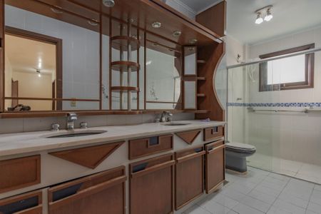 Casa à venda com 650m², 3 quartos e 3 vagasBanheiro da Suíte