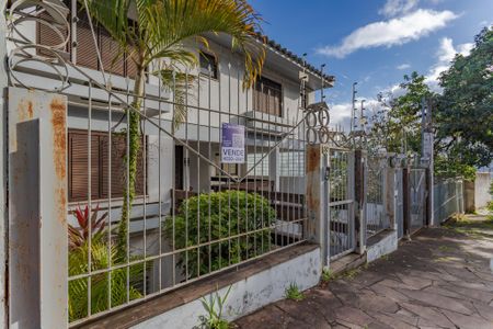 Casa à venda com 650m², 3 quartos e 3 vagasFachada e placa