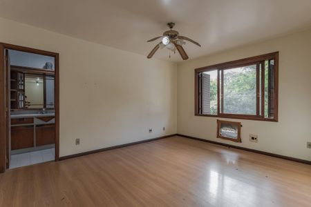 Casa à venda com 650m², 3 quartos e 3 vagasSuíte