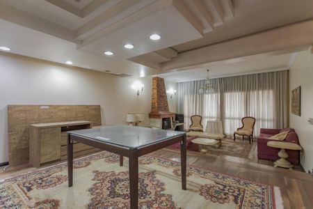 Casa à venda com 650m², 3 quartos e 3 vagasSala