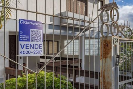 Casa à venda com 650m², 3 quartos e 3 vagasFachada e placa
