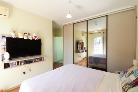 Casa à venda com 250m², 3 quartos e 3 vagas Casa à venda com 250m², 3 quartos e 3 vagasSuíte 1