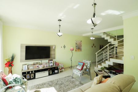 Casa à venda com 250m², 3 quartos e 3 vagas Casa à venda com 250m², 3 quartos e 3 vagasSala