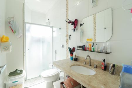 Casa à venda com 250m², 3 quartos e 3 vagas Casa à venda com 250m², 3 quartos e 3 vagasBanheiro da Suíte 1